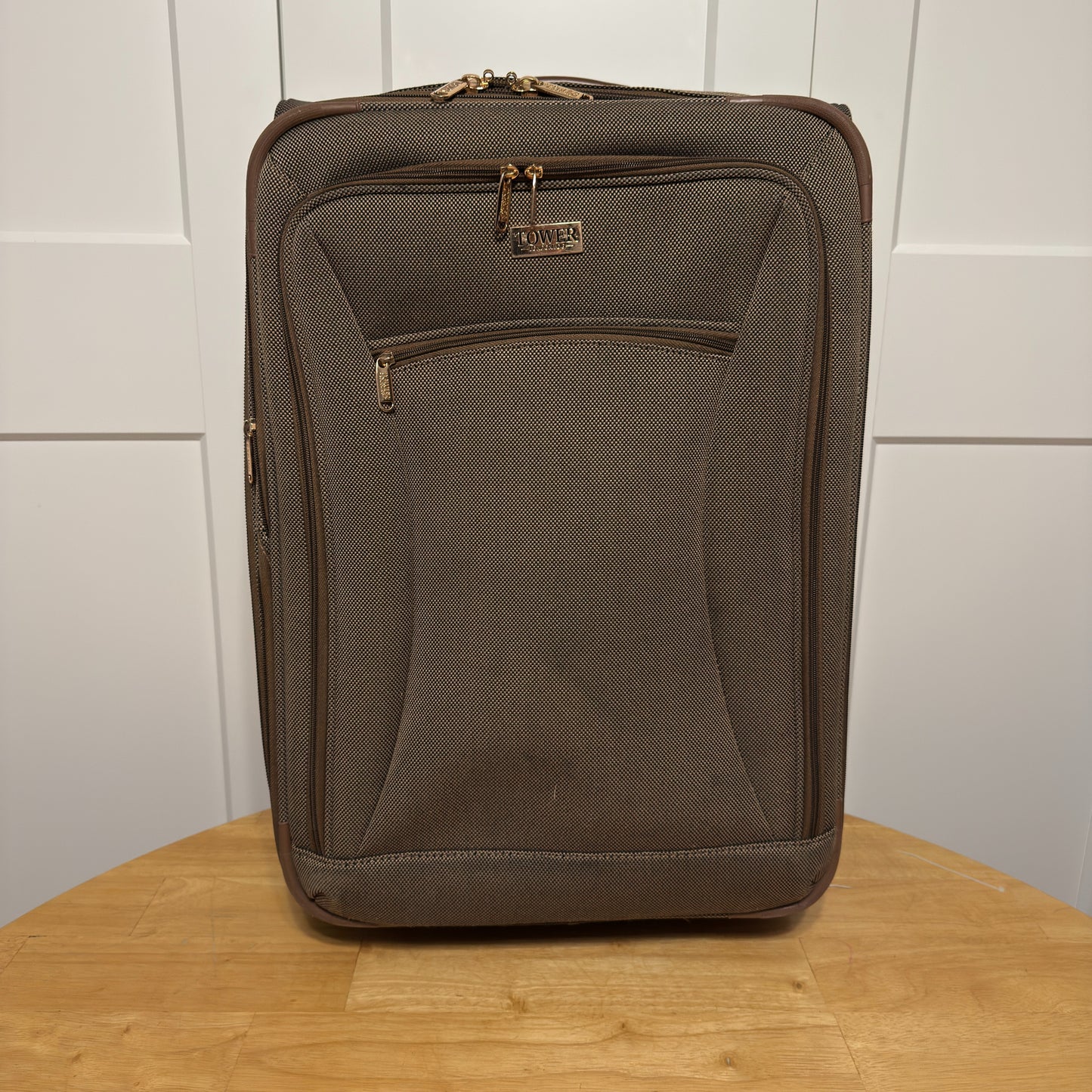 London Fog Rolling Suitcase