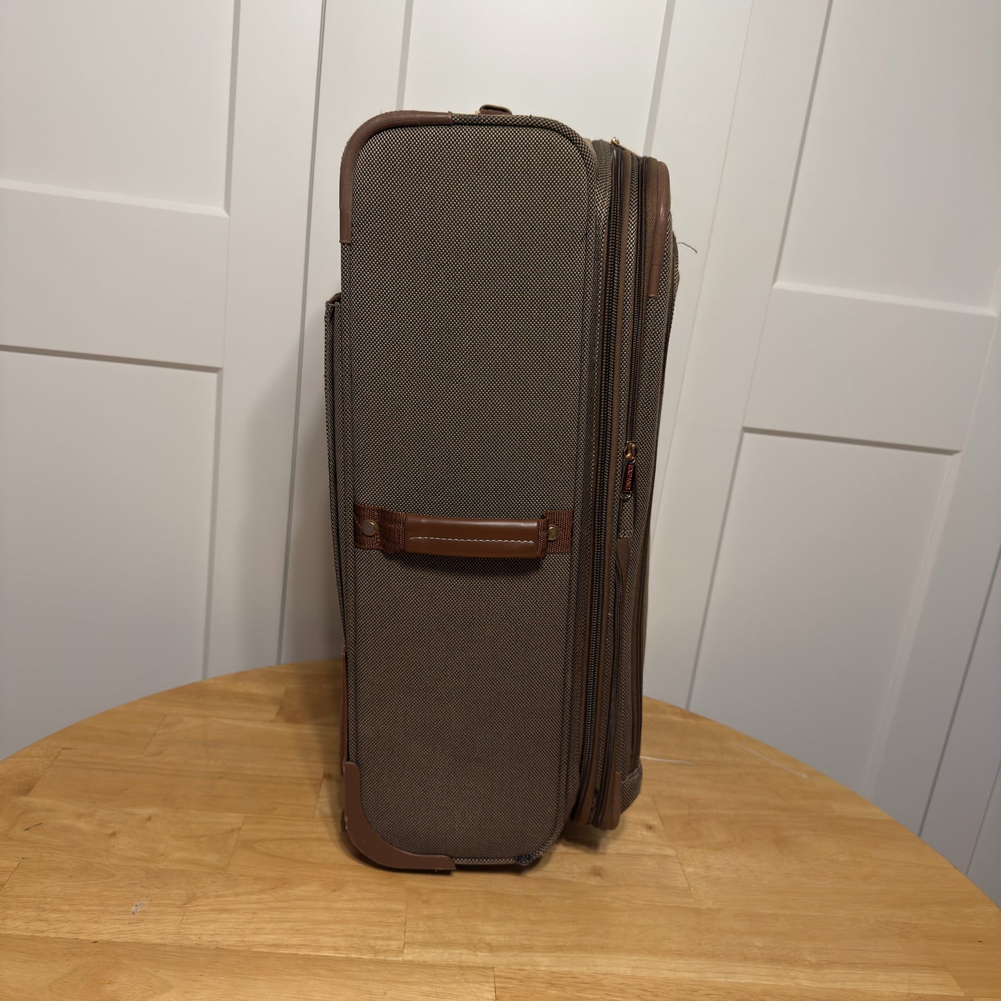 London Fog Rolling Suitcase