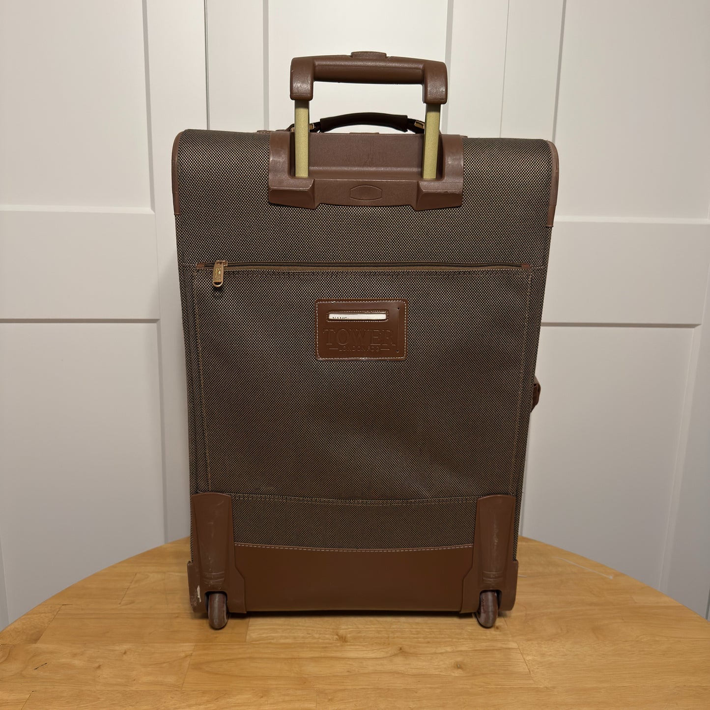 London Fog Rolling Suitcase