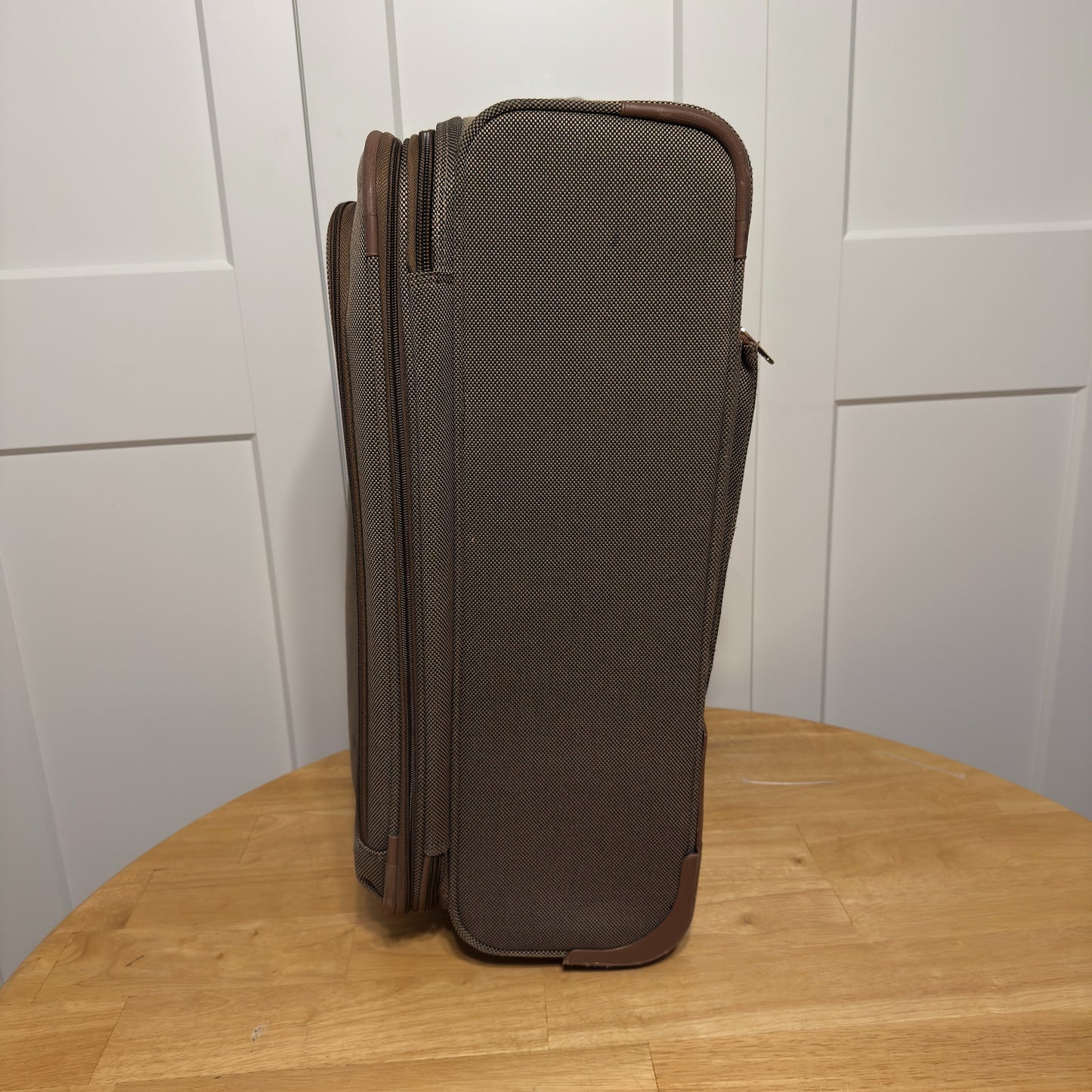 London Fog Rolling Suitcase