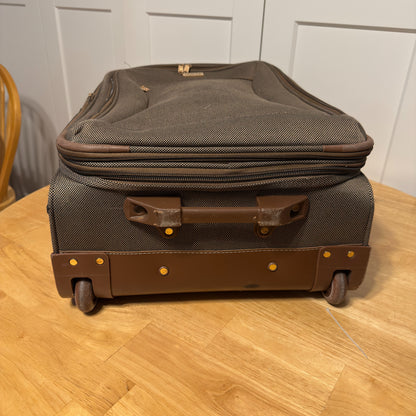 London Fog Rolling Suitcase