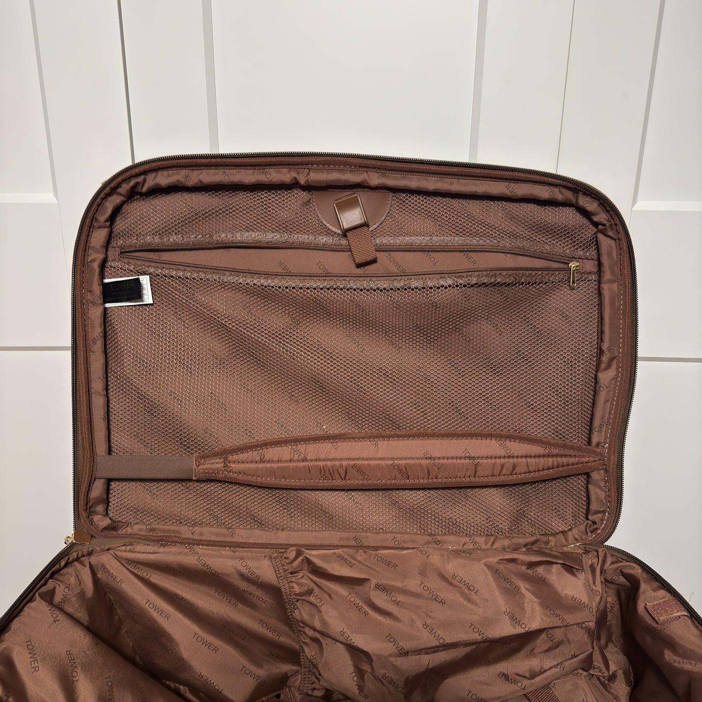 London Fog Rolling Suitcase
