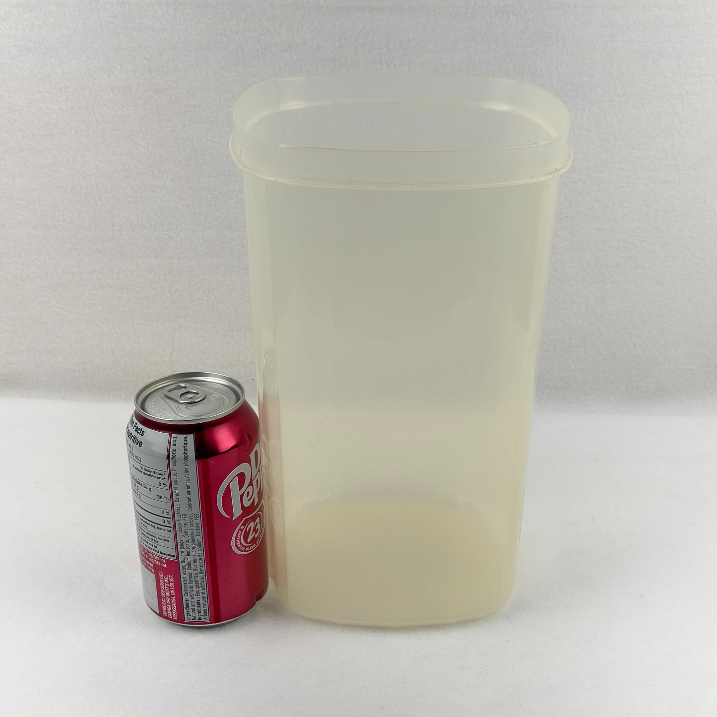 Rubbermaid Storage Container