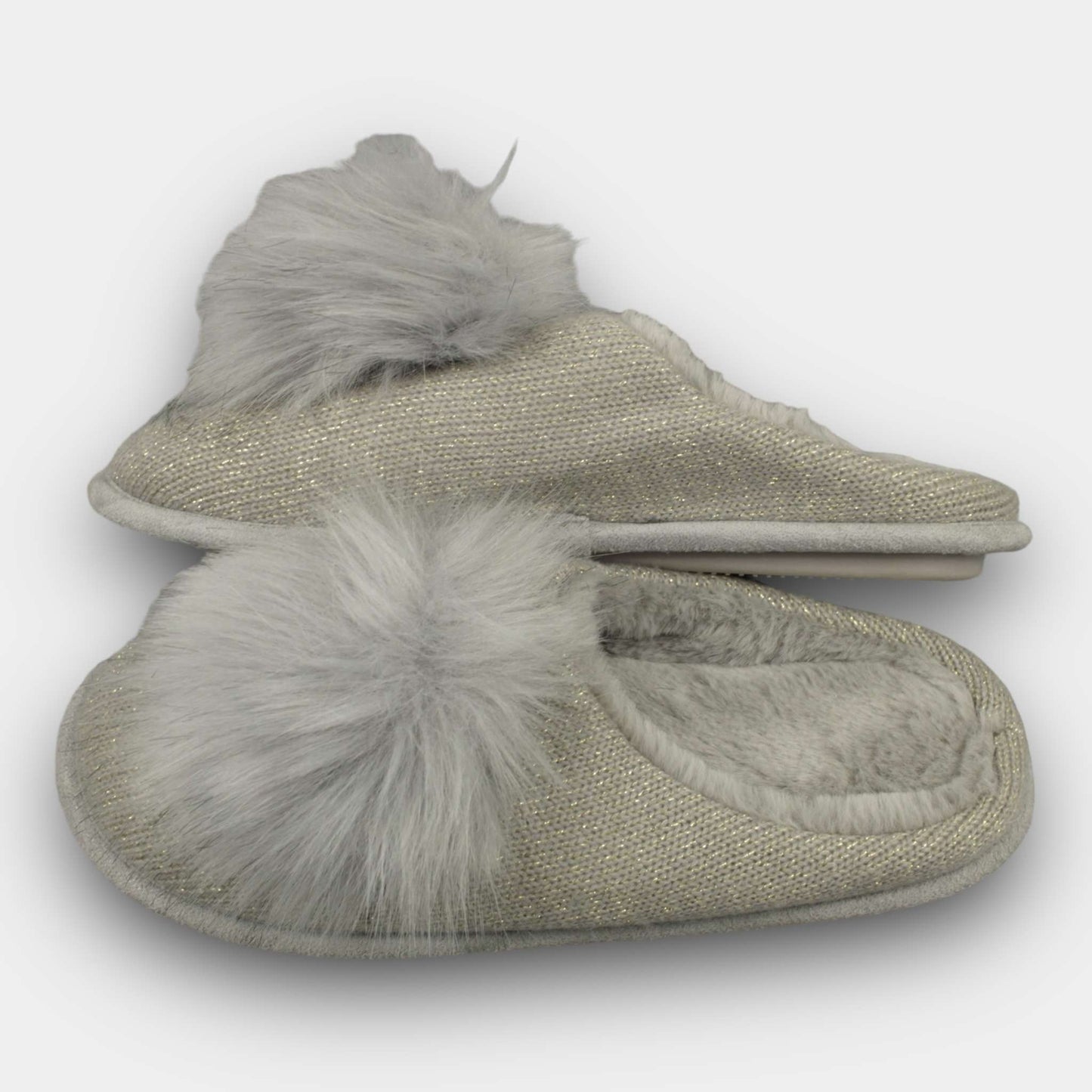 Pom pom slipper (5/6 ~ new)