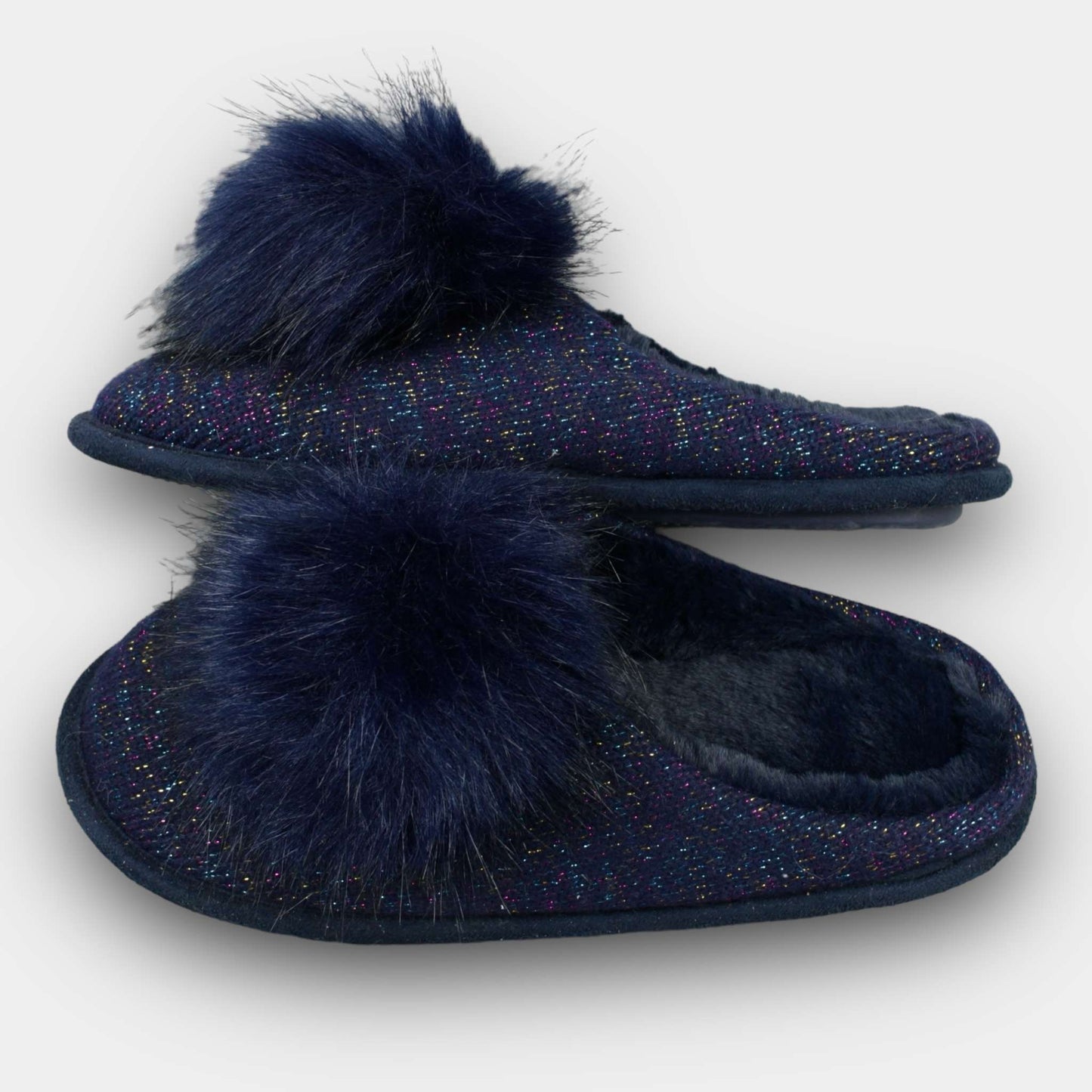 Pom pom slipper (5/6 ~ new)