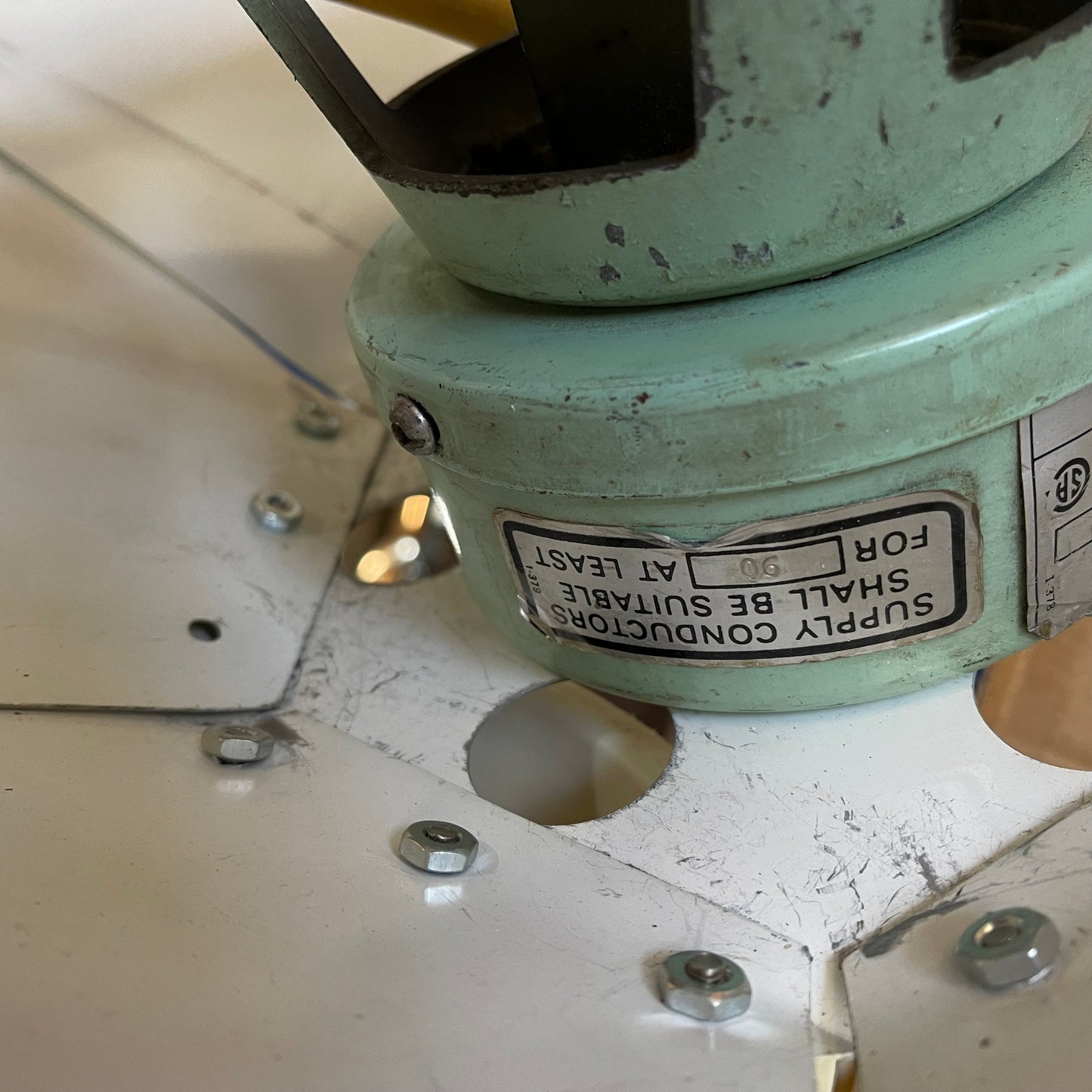 HydroSun parabolic reflector with ballast and bulb