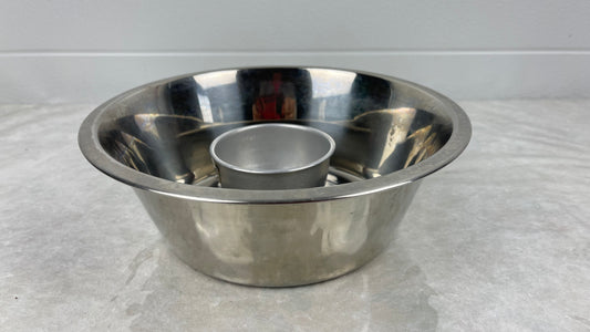 Dog dish with scoop