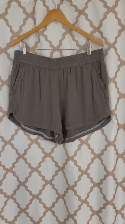 Maurices short